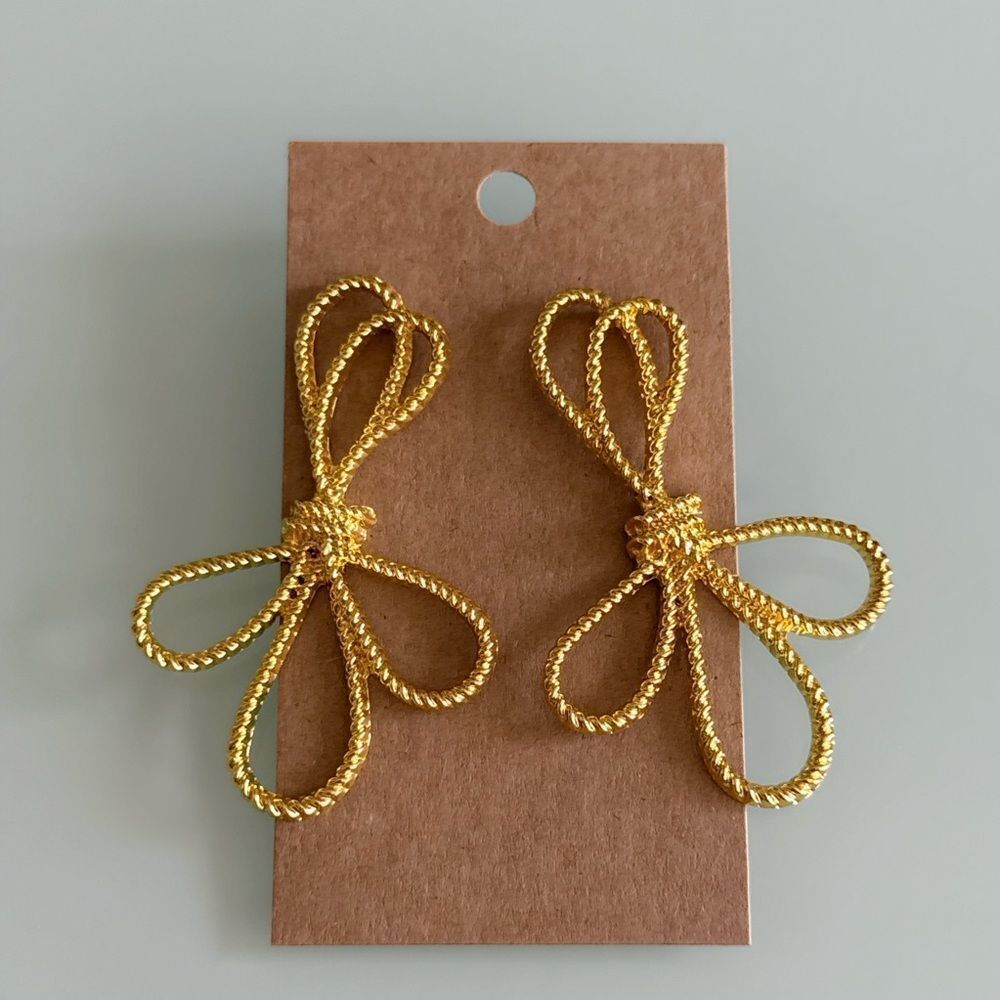 Elegant Gold Statement Earrings A970 - Picture 3 of 3